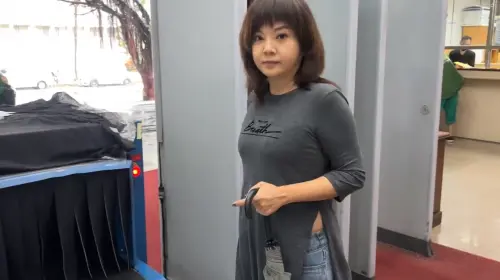 ▲尼奧創意行銷有限公司負責人戴利玲到台北地院出庭作證，她說KP SHOW無關選舉，純粹是商業演唱會。（圖／翻攝畫面）