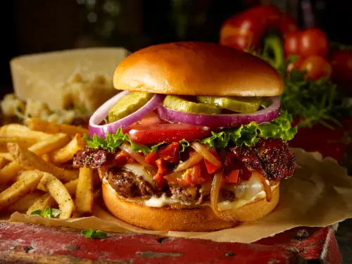 ▲TGI FRIDAYS堡包俱樂部開張。（圖／開展集團提供）