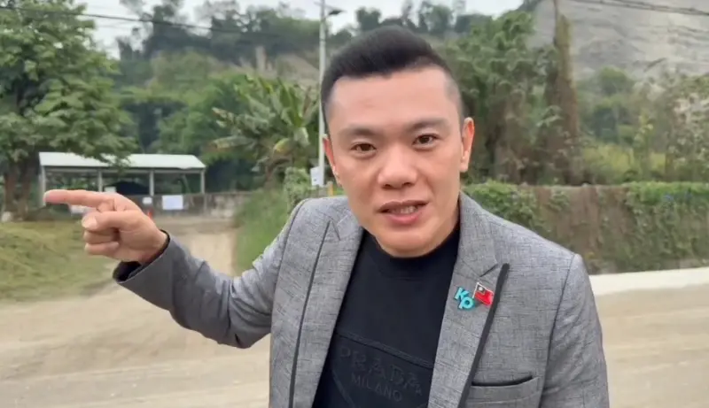    ▲江和樹昨天直擊霧峰掩埋場挖出直徑10幾公尺大坑倒廚餘，網友形容為「燕圾湖」。（圖／江和樹提供，2025.10.28）  