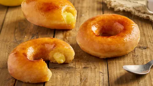 Krispy Kreme烤布蕾甜甜圈回來了！85度C生甜甜圈板橋、台中開幕
