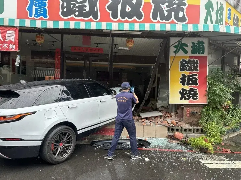台中離奇車禍！男身亡「脖子出現刀傷」 高大成：車上留破案線索
