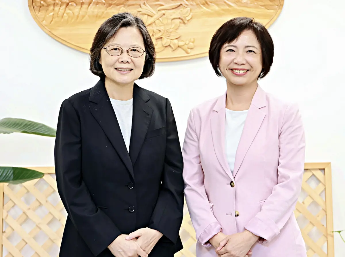 備戰台中市長！何欣純啟動請益之旅 首站拜會小英