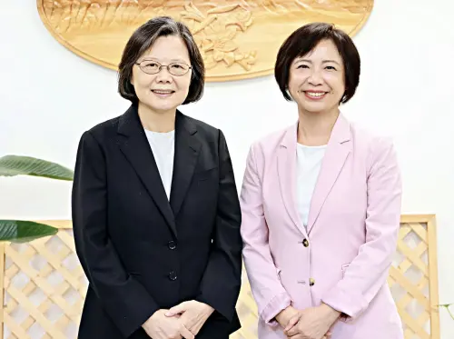 備戰台中市長！何欣純啟動請益之旅　首站拜會小英
