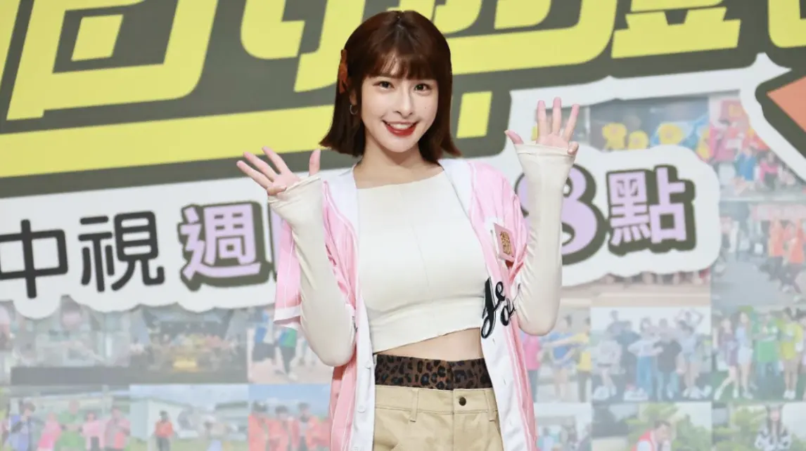 ▲峮峮（如圖）球團應援及主持工作2頭燒，今（28）日受訪親上線吐露動念請辭《飢餓遊戲》心情，「真的不知道要怎麼辦！剛好卡到時間，我沒有辦法控制。」（圖／中視提供）