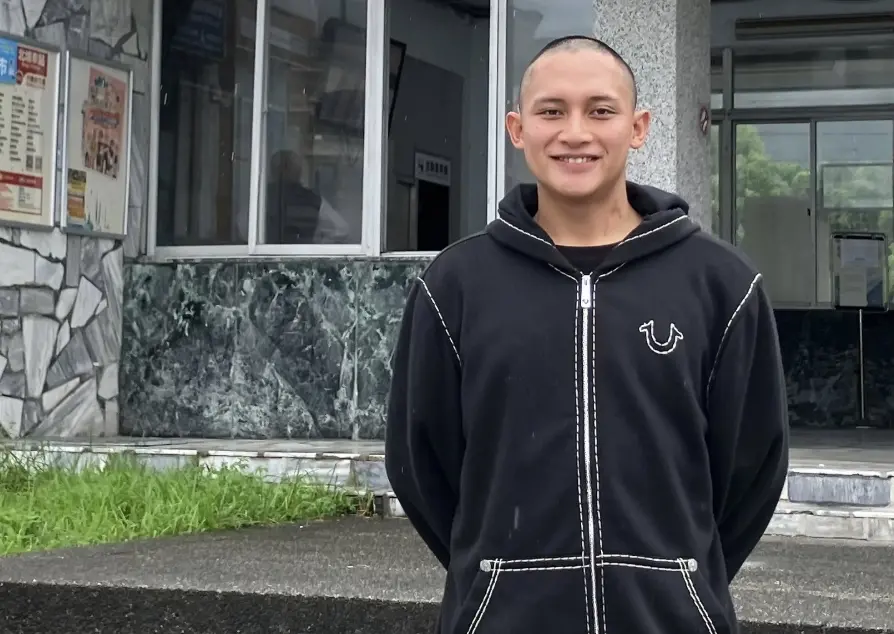 ▲樂天桃猿23歲內野手馬傑森跟著球隊慶祝封王後，今日順利回到家鄉花蓮服役，為期4個月，明年2月退伍，稍早經紀公司也曝光馬傑森光頭造型。（圖／取自米馬力運動經紀）