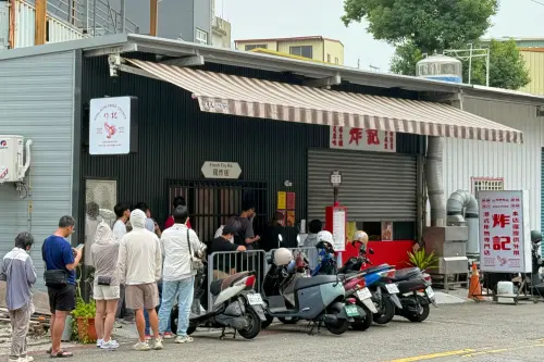 ▲炸記是一家港式炸物專賣店，因為BLACKPINK的成員Lisa打卡推薦而爆紅的。（圖／記者葉盛耀攝）