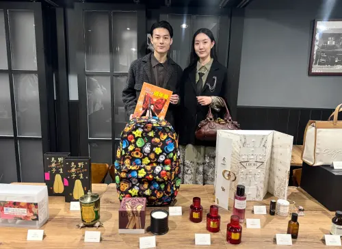 ▲週年慶期間新光三越祭出最狂優惠，包括首14日推出化妝品單筆滿2000送2000點、全館累計滿5000送5000點。（圖／記者鍾怡婷攝）