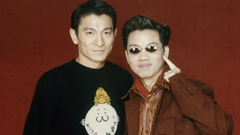 ▲67歲資深藝人陳凱倫（右）發行新書找來好友劉德華（左）寫序，2人33年前結緣，至今互動友好，交情非同小可，他這樣形容劉德華，「他從不對工作人員發脾氣，每次典禮後都會親自與粉絲合影⋯⋯這麼多年，他依然如當年一樣真誠、溫柔。」（圖／陳凱倫工作室提供）