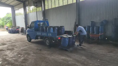 ▲太囂張！屏東某畜牧場不甩禁令，混外縣市廚餘硬闖管制區傾倒。（圖／屏東縣政府提供）