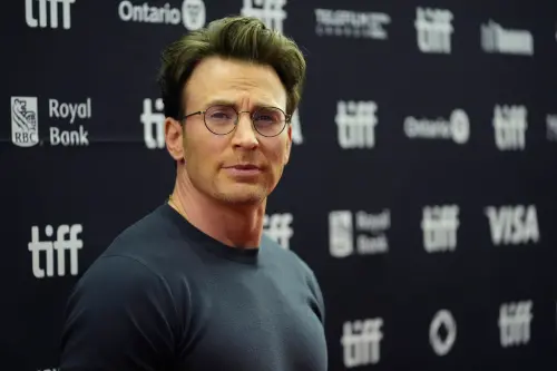 ▲好萊塢男神克里斯伊凡與妻子迎來愛女，成為新手爸媽。（圖／美聯社）