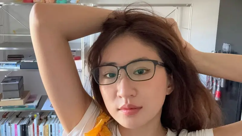 ▲歌手9m88（如圖）爆出與相識10年的好友章廣辰熱戀，被直擊在演唱會肩並肩勾手、共飲飲料，互動親暱，經紀人低調回應「不可能啦！」但粉絲大讚2人「神仙組合」超登對。（圖／翻攝自9m88 IG@9m88）