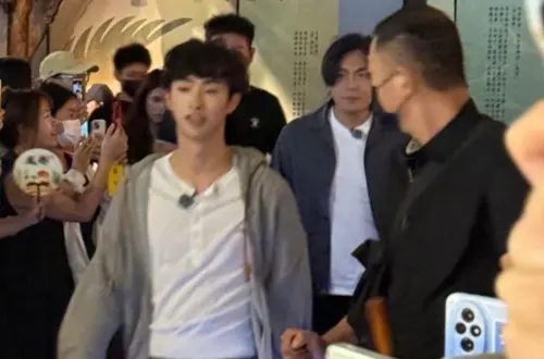 小哈利同框繼父秦昊！錄節目真實互動曝光　粉絲狂讚：暖在細節裡
