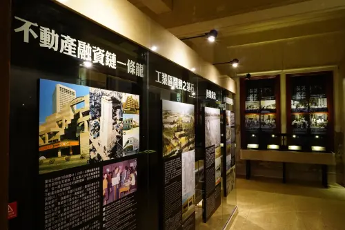 ▲土地銀行行史展區藉由展示珍貴銀行早期的帳冊、放款號碼牌等，透過難得一件的文物史料，讓遊客可以窺探台灣近代金融發展。（圖／國立台灣博物館官網）