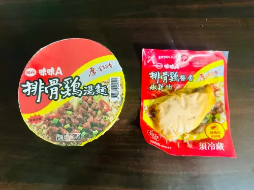 ▲「味味A排骨雞兩件套」92元。網友推薦說價格略高，但爽感無價。（圖／泡麵公社 泡麵俱樂部臉書）