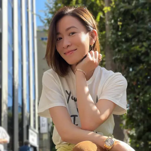 ▲佘詩曼在得知乾爹許紹雄住院的消息，馬上排除所有工作飛往香港。（圖／翻攝自佘詩曼微博）