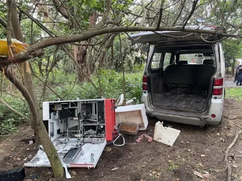 全台首例「蝦皮自助收銀機」竊案！整台卸走扛上贓車　2賊落網了
