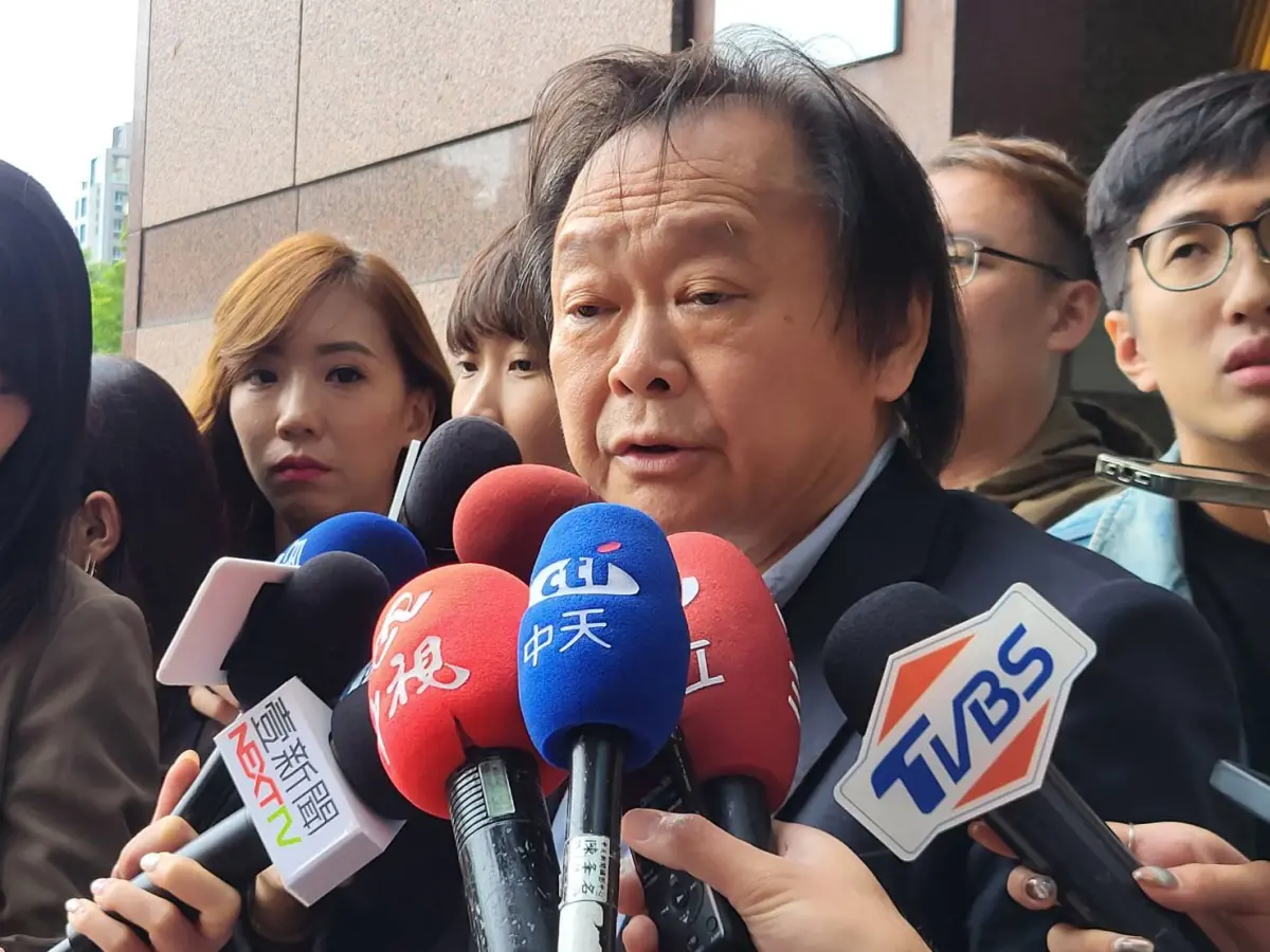 被周玉蔻酸「髒又醜」 王世堅諷：我一向對老太太敬老尊賢