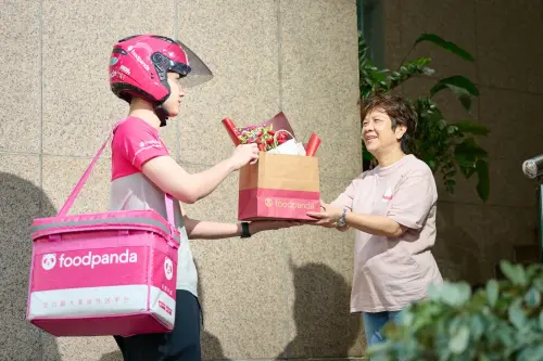 ▲foodpanda 即日起至 11 月 30 日指定用戶於屈臣氏、康是美等下單，輸入優惠碼可享最高 7.9 折。（圖／官方提供）