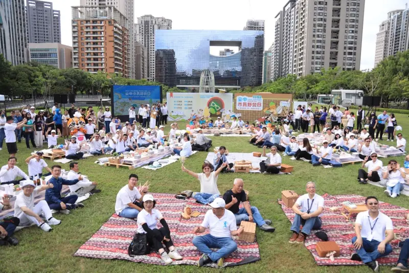 台中市民野餐日，今年活動以「草地閱讀」為主題，市府跨局處於全市29區同步舉行 (圖／台中市政府提供)