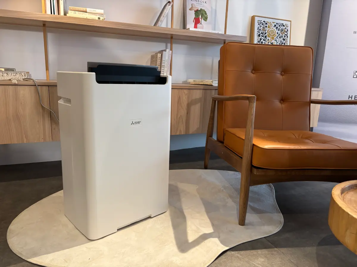 ▲三菱電機今（29）發表「美空感」全新系列除濕機，最大除濕力可達28公升／日，標榜業界第一。（圖／記者徐銘穗攝）