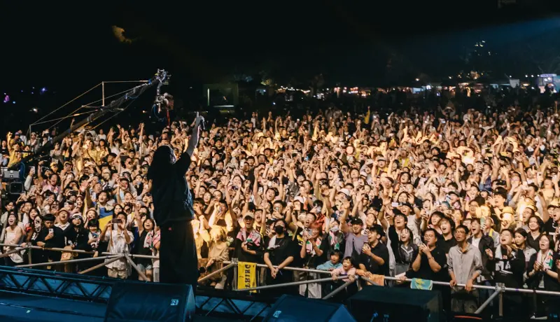 ▲2025「春浪音樂節」將於10月31日至11月2日在台中「森渼原」登場，本屆集結來自6個國家、共52組藝人，本文整理三天完整表演卡司以及到森渼原的交通等資訊。（圖／翻攝春浪音樂季臉書）