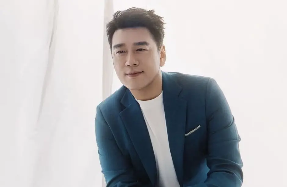 ▲王耀慶（如圖）近日在ELLE直播活動主持意外爆出爭議，遭批對鍾楚曦無禮，讓他不忍了發文怒喊：「以後不做啦」。（圖／微博@王耀慶工作室）