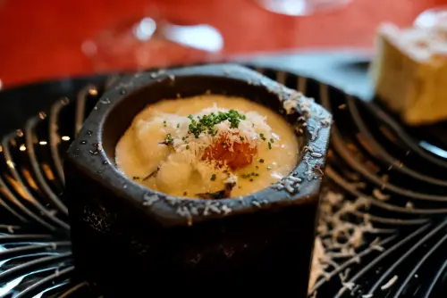 ▲「鮑魚燉飯」特別以花蓮米，搭配南台灣海味來製作。（圖／記者葉盛耀攝）