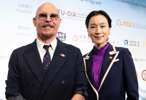 59歲坣娜病逝！昔日戀情曾長跑27年　甜嫁百億富商老公訂下終生
