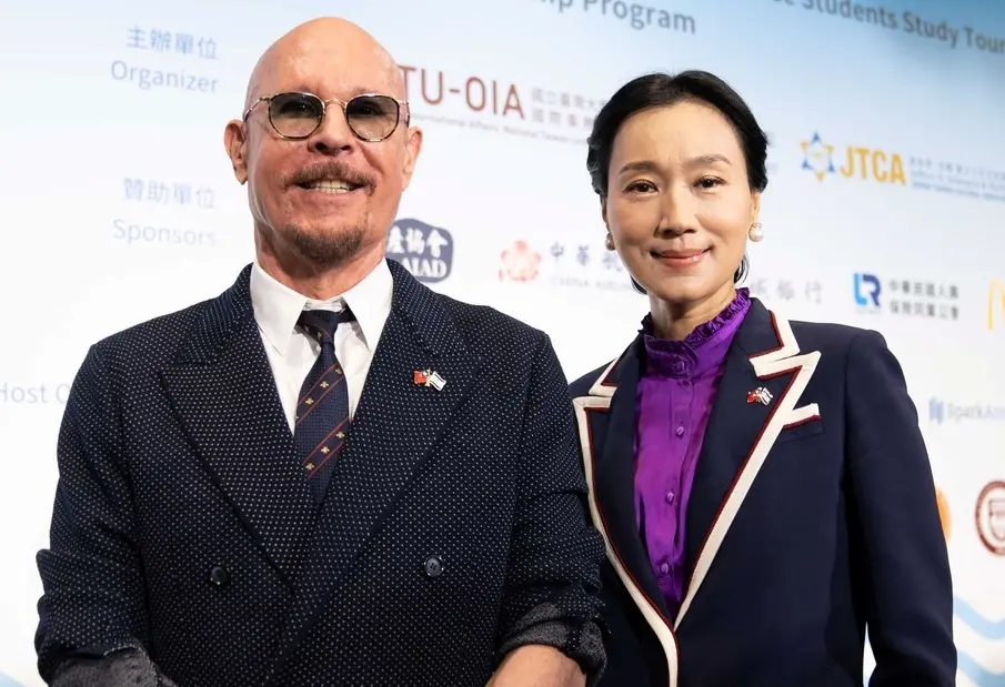 59歲坣娜病逝！昔日戀情曾長跑27年 甜嫁百億富商老公訂下終生