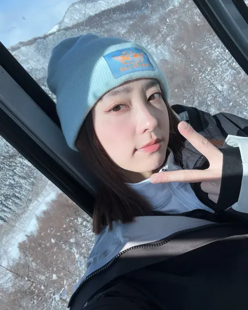 ▲席惟倫（如圖）2月底前往日本滑雪旅遊，被拍到是跟王子、邱宇辰以及另一名女子一起，被形容是「雙重約會」。（圖／翻攝自席惟倫臉書）