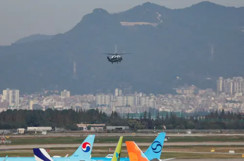 ▲川普搭乘的直升機也已抵達釜山。（圖／路透／達志影像）