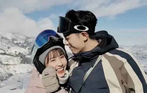 ▲范姜彥豐（右）稍早登上直播，與天后闆娘同框，聊起與粿粿婚變後的心境，雖然全程僅10多分鐘，不過支持范姜的聲浪卻明顯上升。（圖／粿粿 IG @meigo.c）