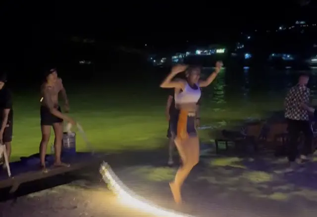 表演特技失敗！少女遊泰國「玩跳火繩」 失足險釀災