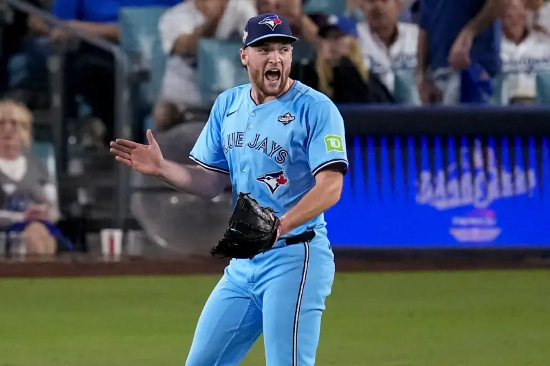 ▲美國職業棒球大聯盟（Major League Baseball）洛杉磯道奇對戰多倫多藍鳥的世界大賽第5戰於今（30）日開打，藍鳥終場以6：1擊敗道奇，其中先發投手耶薩瓦吉（Trey Yesavage）的表現絕對是獲勝功臣之一，連日本球評田口壯也對他讚不絕口。（圖／美聯社／達志影像）