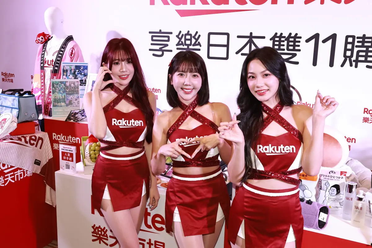 ▲樂天市場「雙11購物節」開跑！樂天女孩熊霓、Mika、Nikki到場站台。（圖／記者吳翊緁攝）