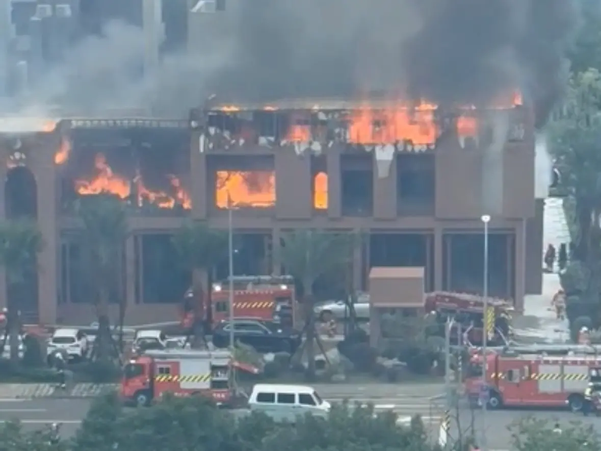 ▲華固建設（2548）位於新北市新店區央北的建案今（30日）傳出火警。（圖／讀者提供）