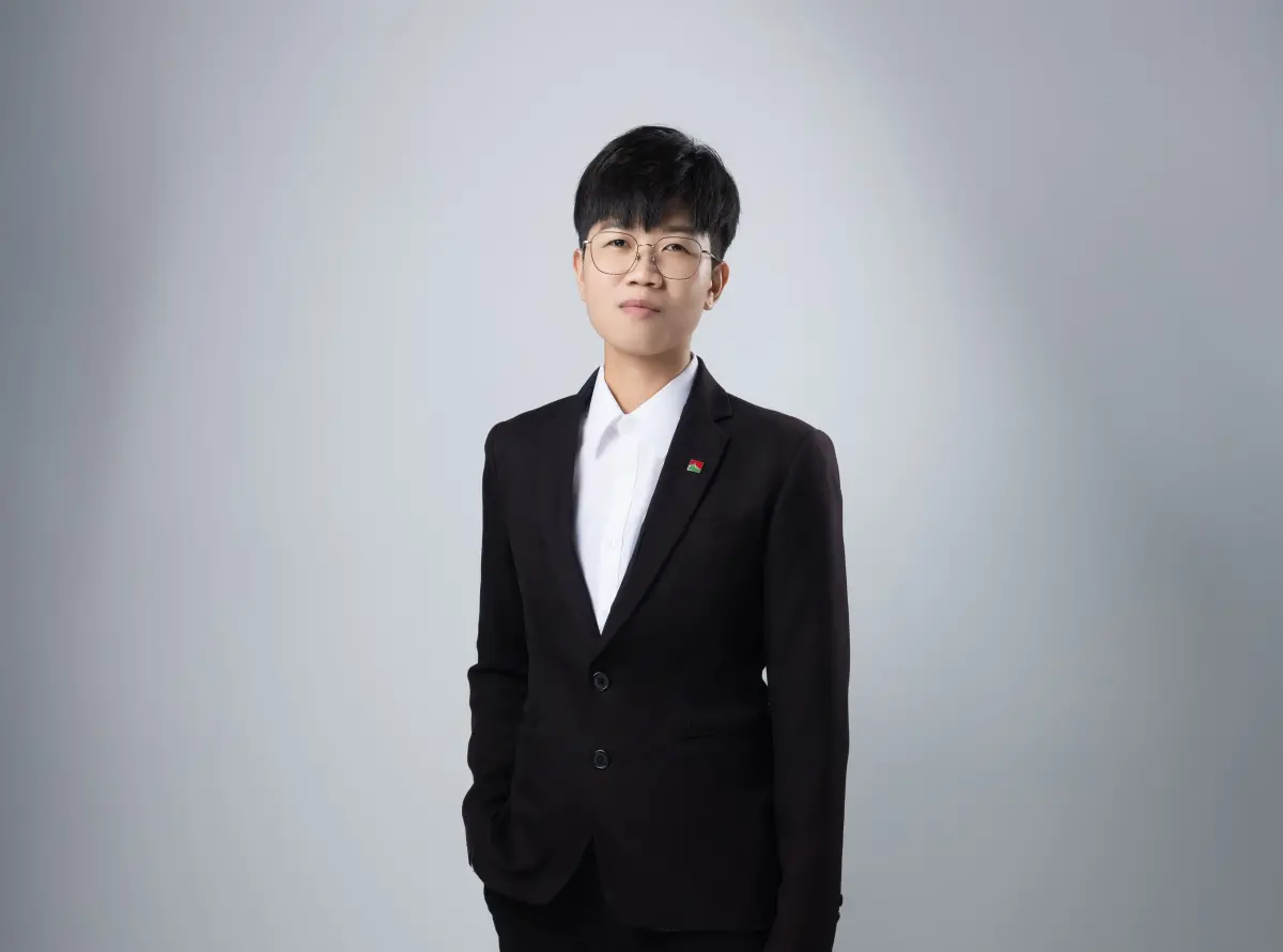 ▲35歲的信義房屋鳳山文山店專案經理張芷薇，曾到海外打工度假也在證券業擔任營業員，為了尋求個人成長，他選擇加入信義房屋，迎接高挑戰。（圖／信義房屋提供）