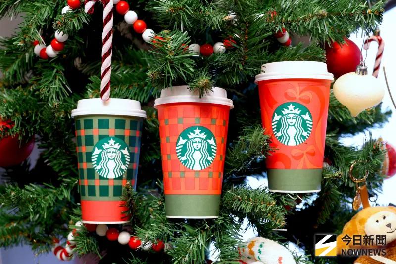 ▲12月「星巴克買一送一」狂喝12天到聖誕節，每杯特大杯那堤77.5元、醇濃抹茶那堤87.5元，歡樂耶誕購物派對全品項85折，三大咖啡優惠便宜買法推薦。CAFEIN補貨75折優惠券快領。（圖／記者陳明安攝，2025.10.30）