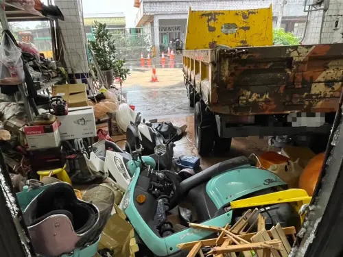 疑因搶標工程釀糾紛！宜蘭店家遭工程車猛撞　他嗆：我會來放火
