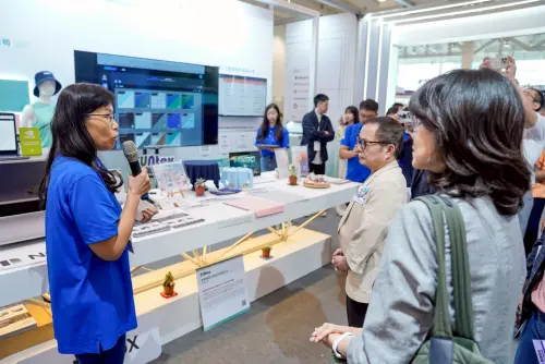 ▲參與計畫的在地企業東豐纖維經理林明旺表示，透過引入創新解決方案，不僅有效加速產品研發與打樣的效率，更能降低生產與溝通的成本。（圖／高市府經發局提供）