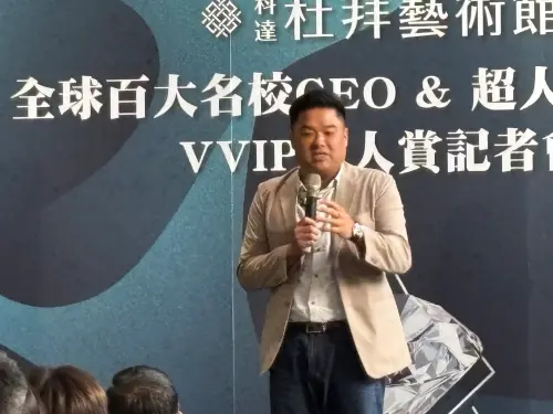 ▲主持人、補教名師呂捷現場喊「我今天來就是來買房子的，我一次簽兩戶！」（圖／記者徐銘穗攝）