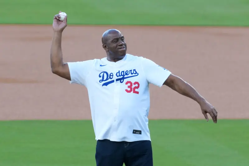 ▲洛杉磯道奇老闆魔術強森（Magic Johnson）推文引發熱議，一句「誰贏誰領先」遭藍鳥王牌高斯曼（Kevin Gausman）吐槽。（圖／路透／達志影像）