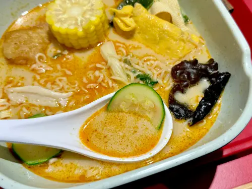 ▲記者實際試吃麻辣燙，覺得是溫潤小辣等級。（圖／記者蕭涵云攝）