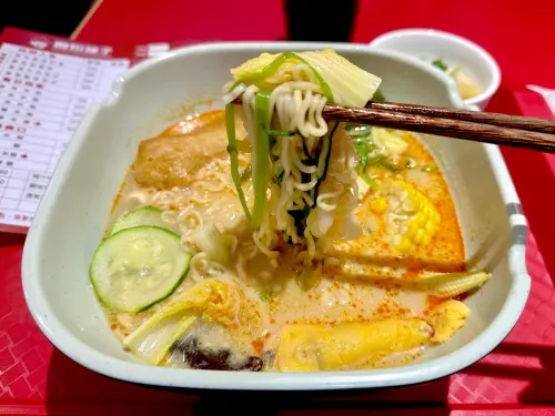 ▲海底撈新品牌「圈粉舖子」，主打可以喝的麻辣湯，一個人也能自在吃海底撈了。（圖／記者蕭涵云攝）