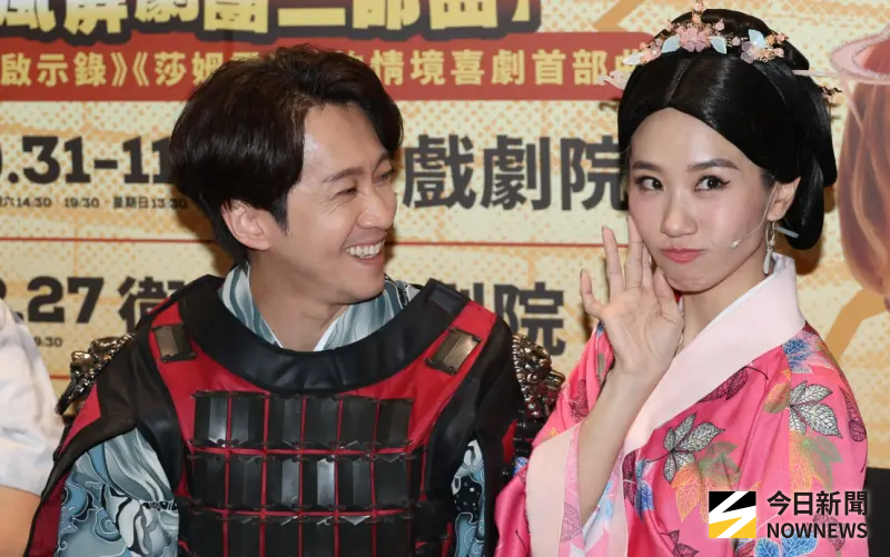 ▲Lulu黃路梓茵（右）與新婚10天的老公陳漢典（左）共同演出舞台劇《半里長城》，一句「我懷孕了」台詞掀起討論；導演則爆料兩人排戲時的相處內幕。（圖／記者陳明安攝）