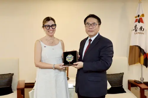 ▲ 黃偉哲與團長科羅拉多州州參議會珍娜代議長合影。（圖／南市府提供）