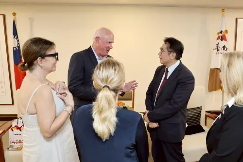 ▲ 黃偉哲以台南當季水果款待訪賓大受好評。（圖／南市府提供）