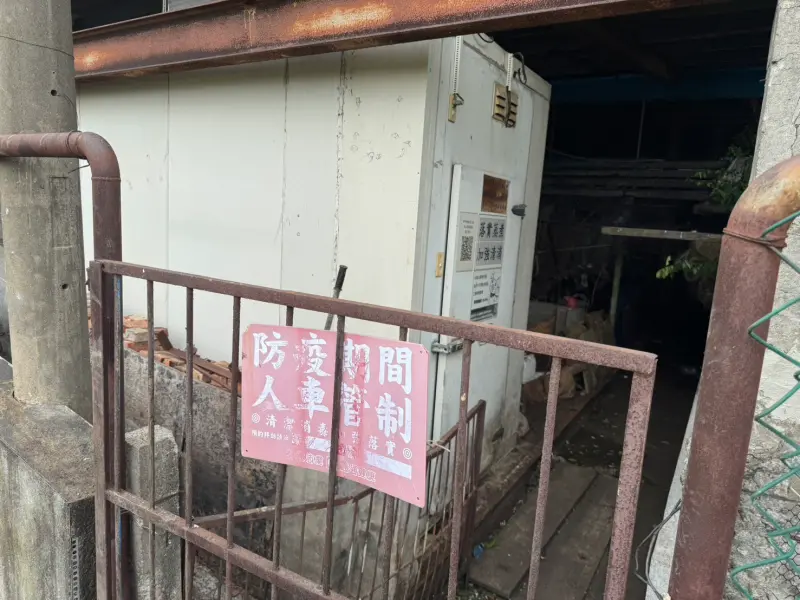    ▲爆發非洲豬瘟的台中梧棲豬場，留有一台廚餘蒸煮設備。（圖／記者陳偉周攝）  