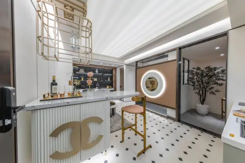 ▲台北大巨蛋百億危老改建案「杜拜藝術館」樣品屋，最小為15坪「1+1房型」。（圖／科達建築提供）