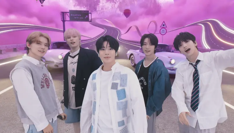 ▲韓團「TOMORROW X TOGETHER」兌現去年寵粉的承諾，宣布今年即將展開第2場VR演唱會《HEART ATTACK》，31日起從台北京站威秀影城開演。（圖／威秀提供）